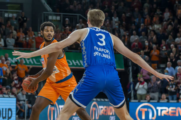 面对强敌的 面对强敌的